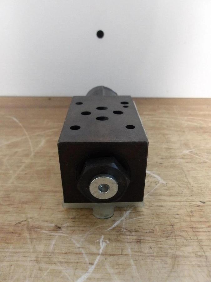Used EATON VICKERS DCMX2-3-PP-BW-S-40 PRESSURE REDUCING VALVE, #37830G NEW