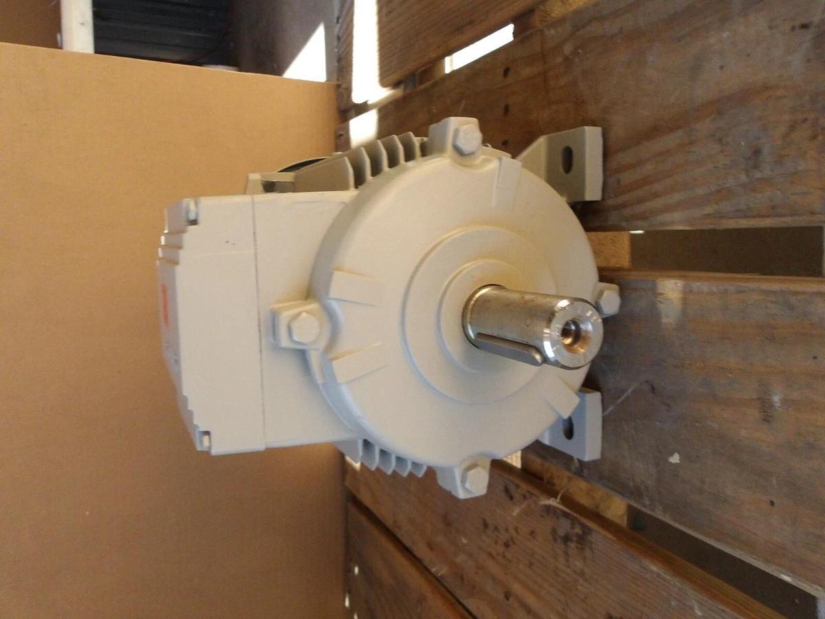 Used SIEMENS 3 KW / 1 HP MOTOR, 3510 RPM, 460 V, 31014200G NEW