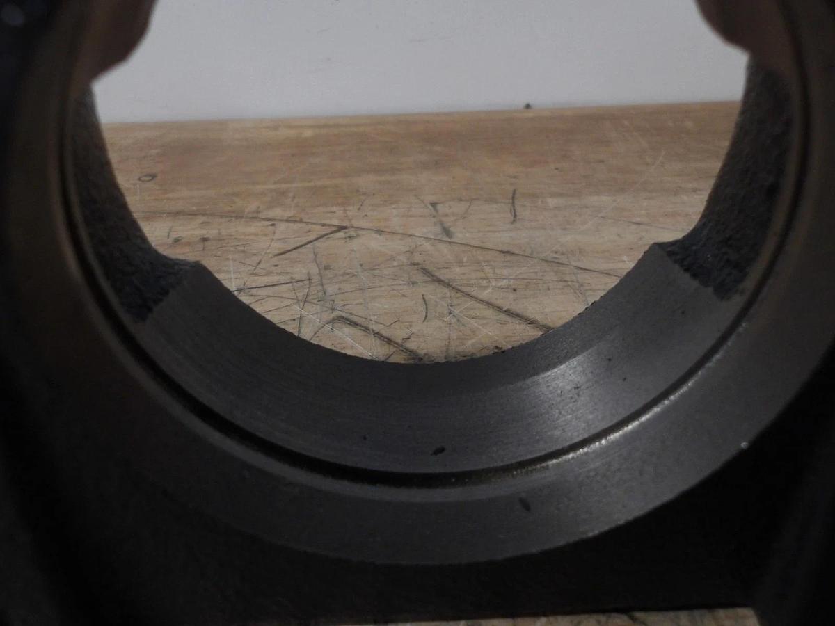 IPTCI P207 PILLOW BLOCK BEARING HOUSING, #727305G NIB