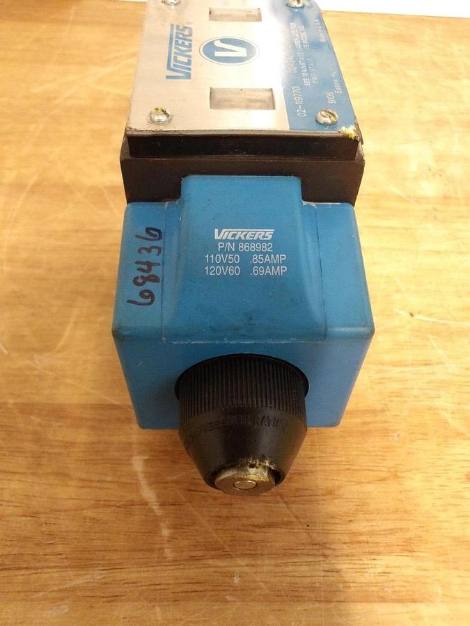 Used VICKERS DG4S4L-012N-B-60 HYDRAULIC CONTROL VALVE, #228231G NEW