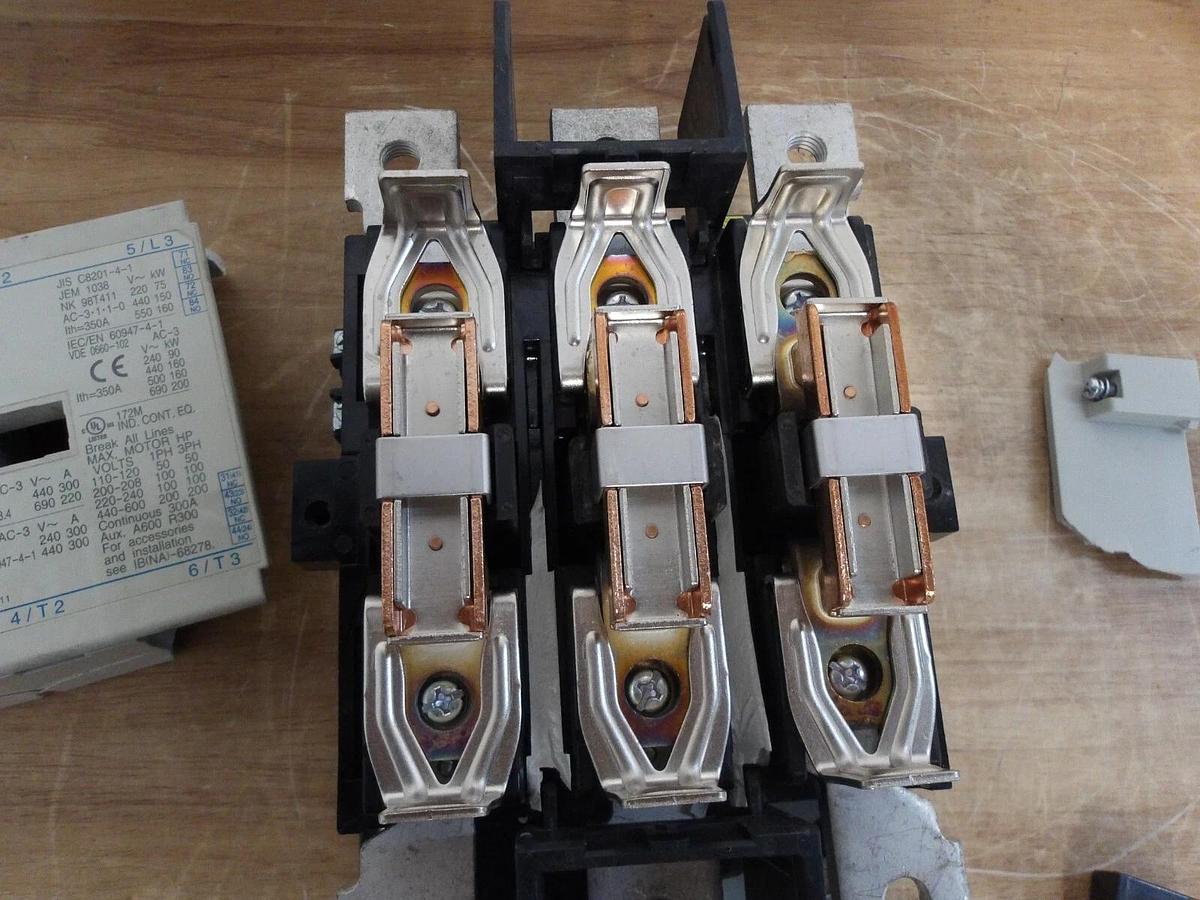 Used MITSUBISHI S-N300 CONTACTOR 350 AMP, #225140G PARTS ONLY