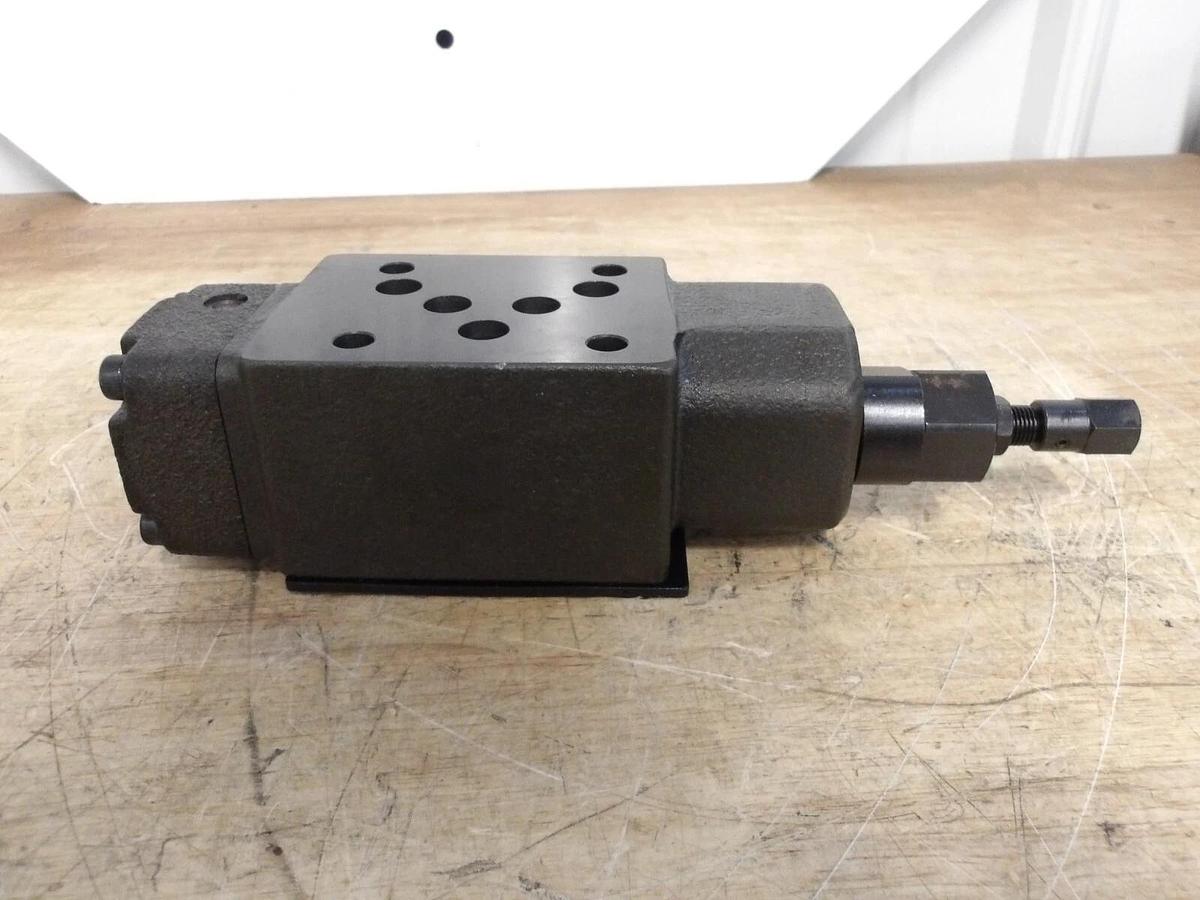 Used NACHI OG-G03-BC-J51 HYDRAULIC MODULAR VALVE, #66157G NEW