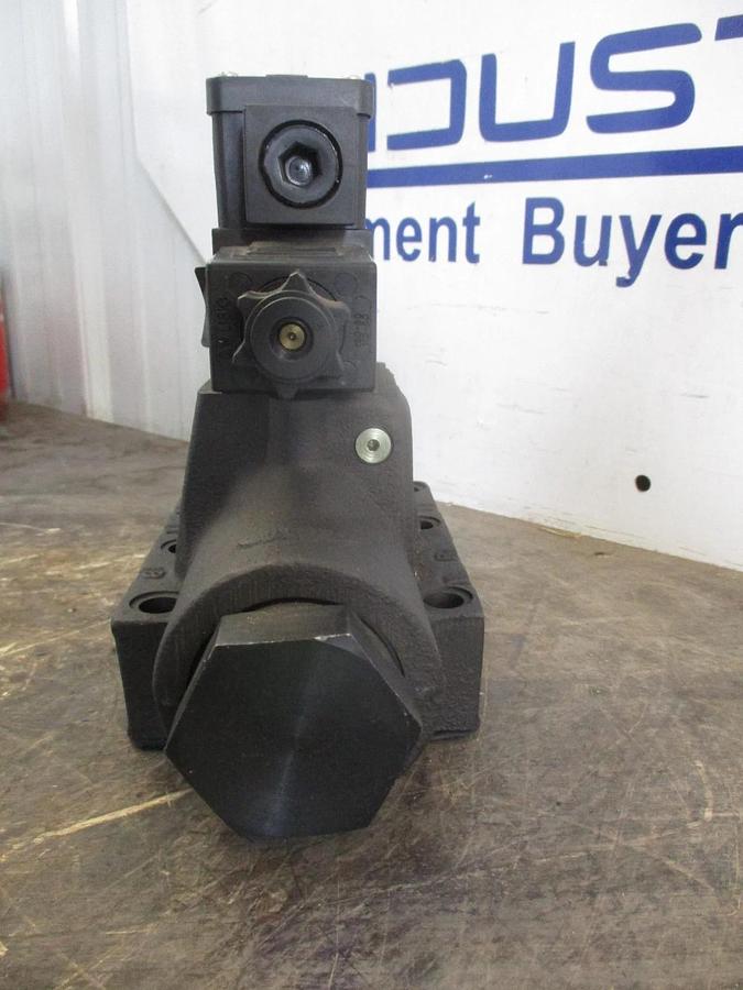 Used PARKER D61VW12B4NYCE 72 HYDRAULIC DIRECTIONAL CONTROL VALVE, #826201J NEW