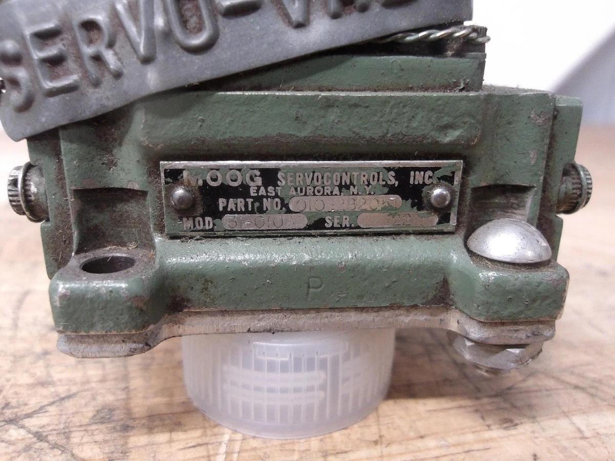 Used MOOG 010-28205/31-010A SERVO VALVE, #8261148G USED