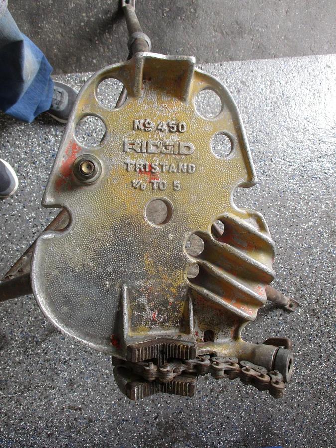 Used RIDGID NO. 450 TRISTAND 1/8" TO 5", #310138J USED