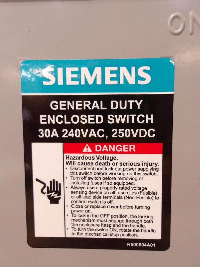 Used SIEMENS 30 AMP ENCLOSED SWITCH, 240AC-250DC V, #512940G NEW