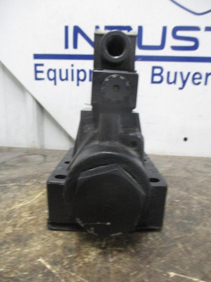 Used PARKER D61VW2C1Y40 HYDRAULIC DIRECTIONAL CONTROL VALVE, #8261029J USED