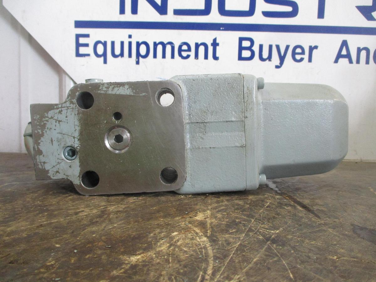 Used OILGEAR L717102-011/BELSN-303 HYDRAULIC VALVE