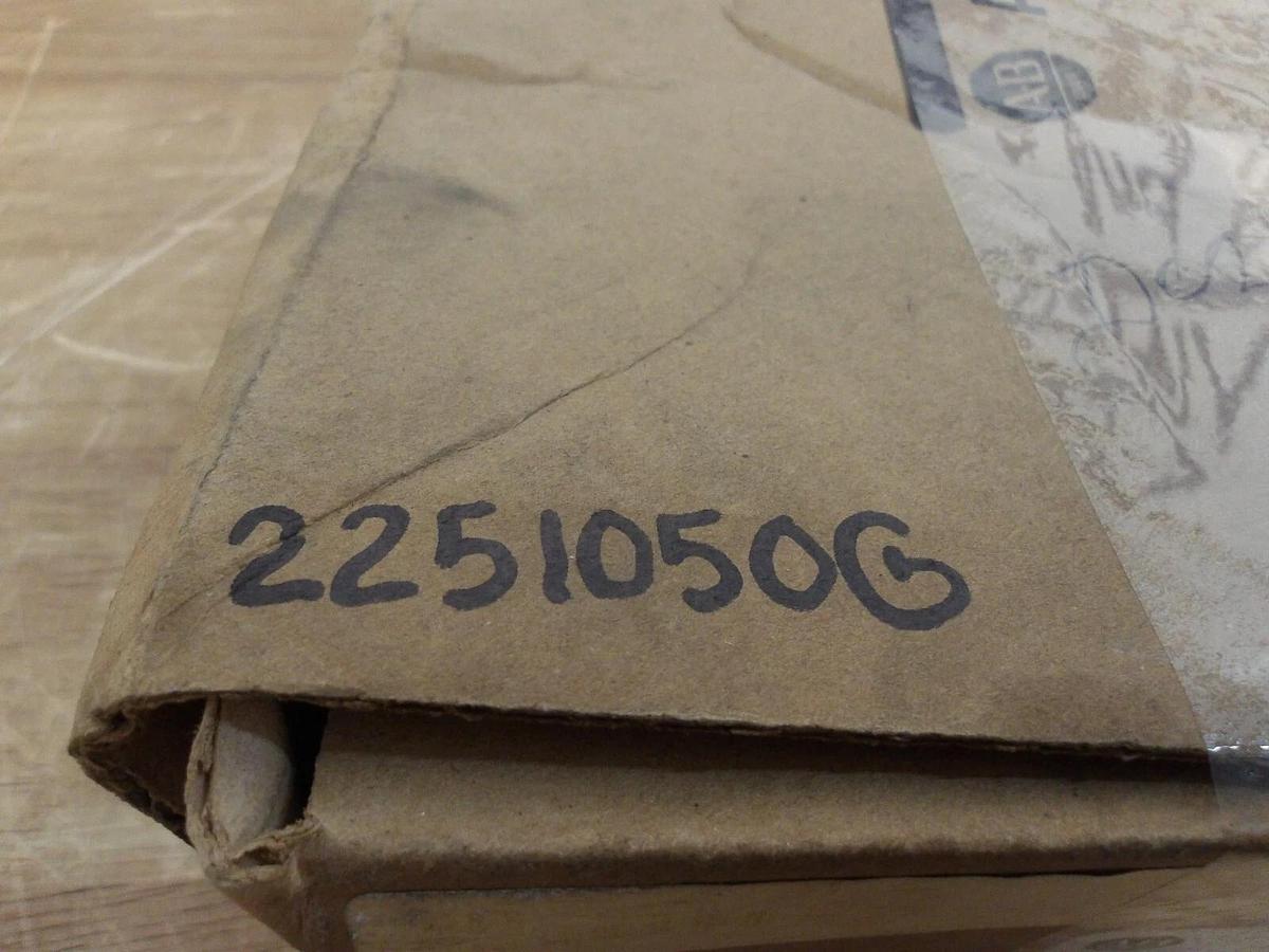 ALLEN BRADLEY 1747-P1C CONVERTER SLC-500, #2251050G NIB