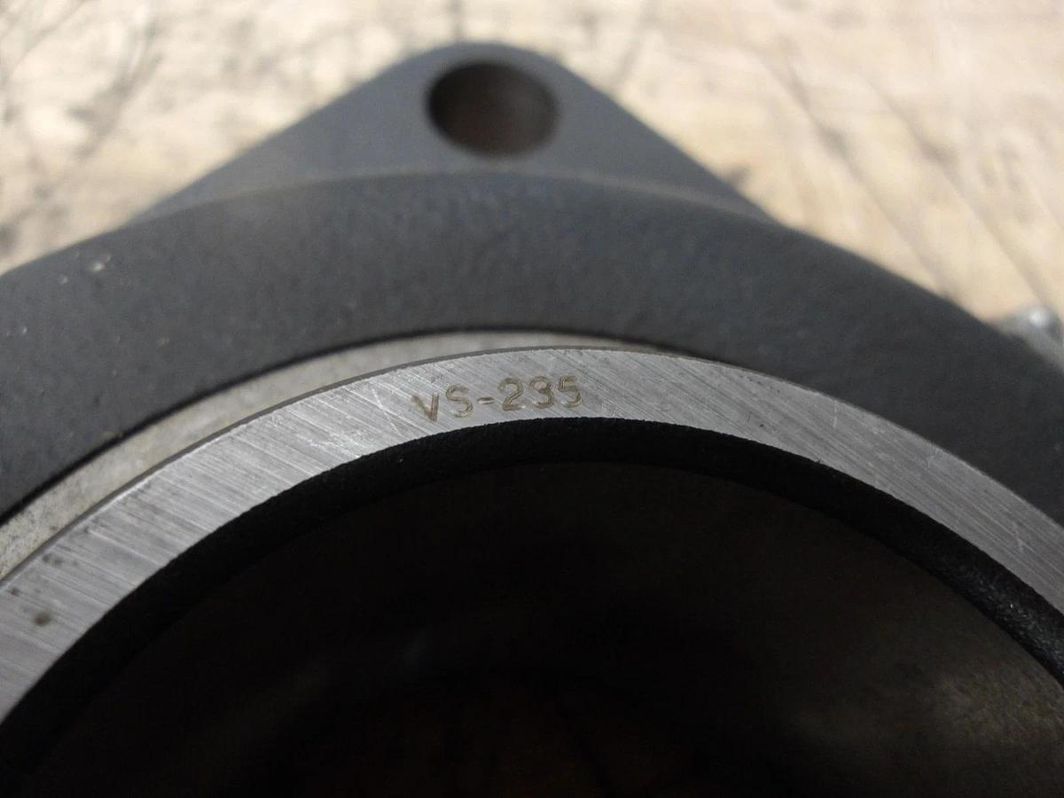 Used BROWNING RF-4510/VS-235 FLANGE MOUNTED BEARING 2-1/4", #8121054G NEW