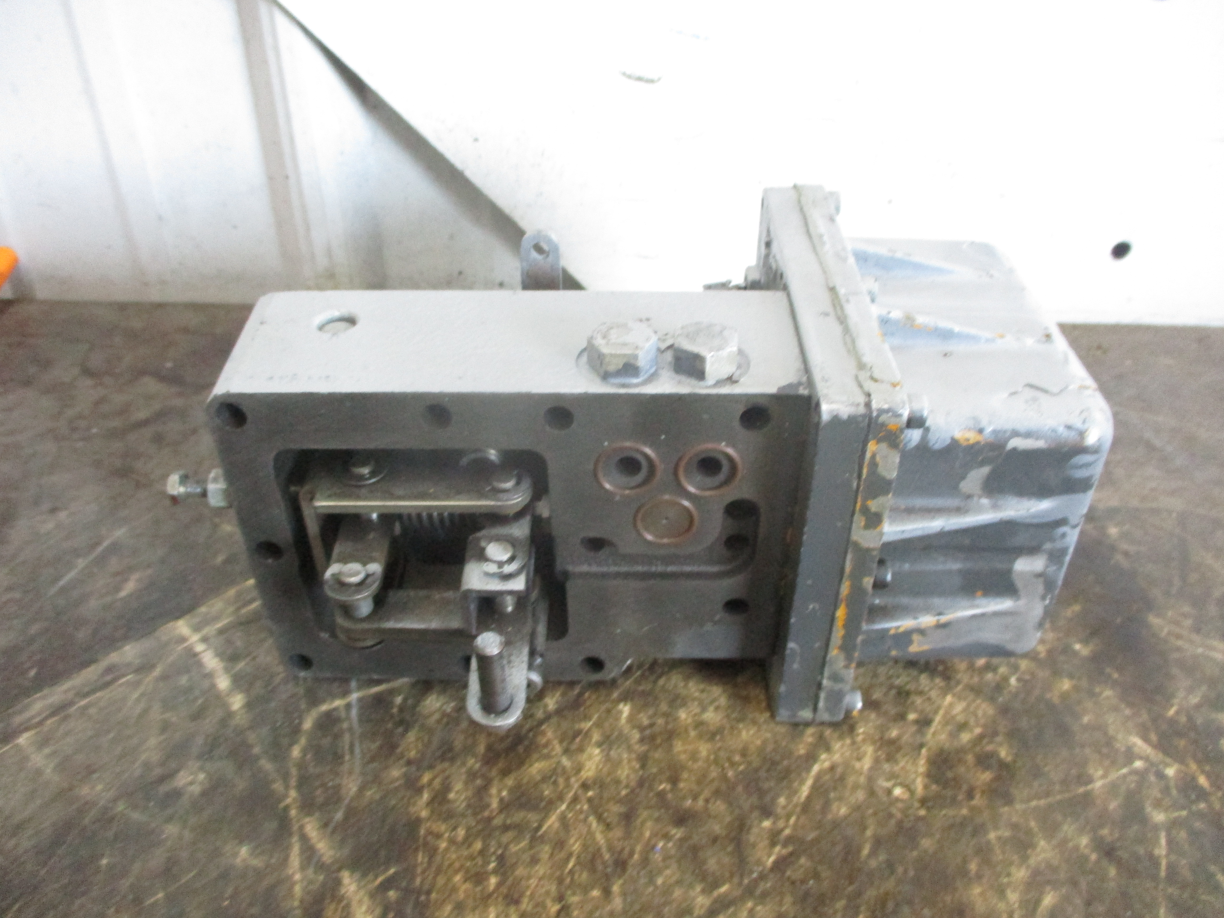 Used SAUER DANFOSS V7058A SERVO VALVE ASSEMBLY
