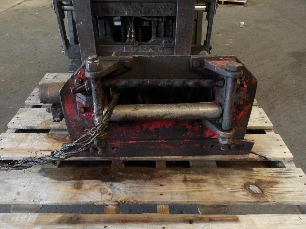 Used D&P HYDRAULIC WINCH (NO TAG) #851138G USED