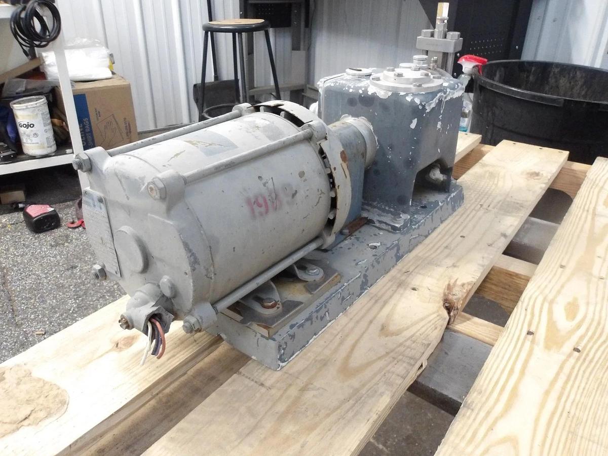 Used WHITEY 8MM FEED PUMP W/ MOTOR, RATIO 7-1/2:1, #101236G USED