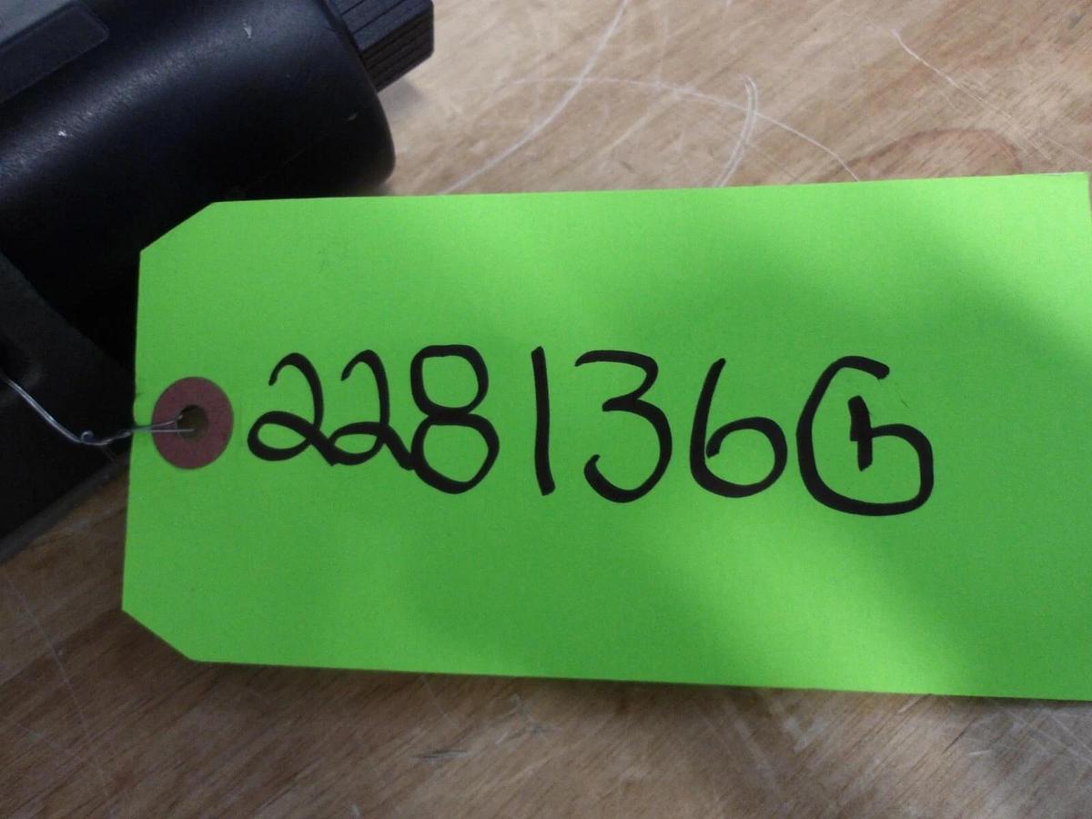 Used YUKEN DSG03-3C-R100-5090 HYDRAULIC DIRECTIONAL VALVE, #228136G NEW