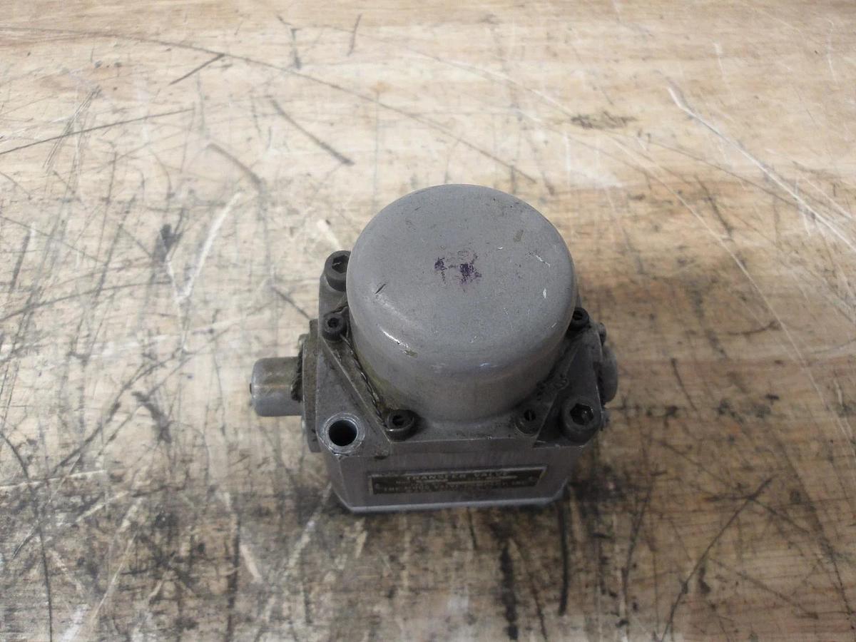 Used MOOG 4389-500084-6 TRANSFER VALVE (LOT OF 3) #8261053G USED