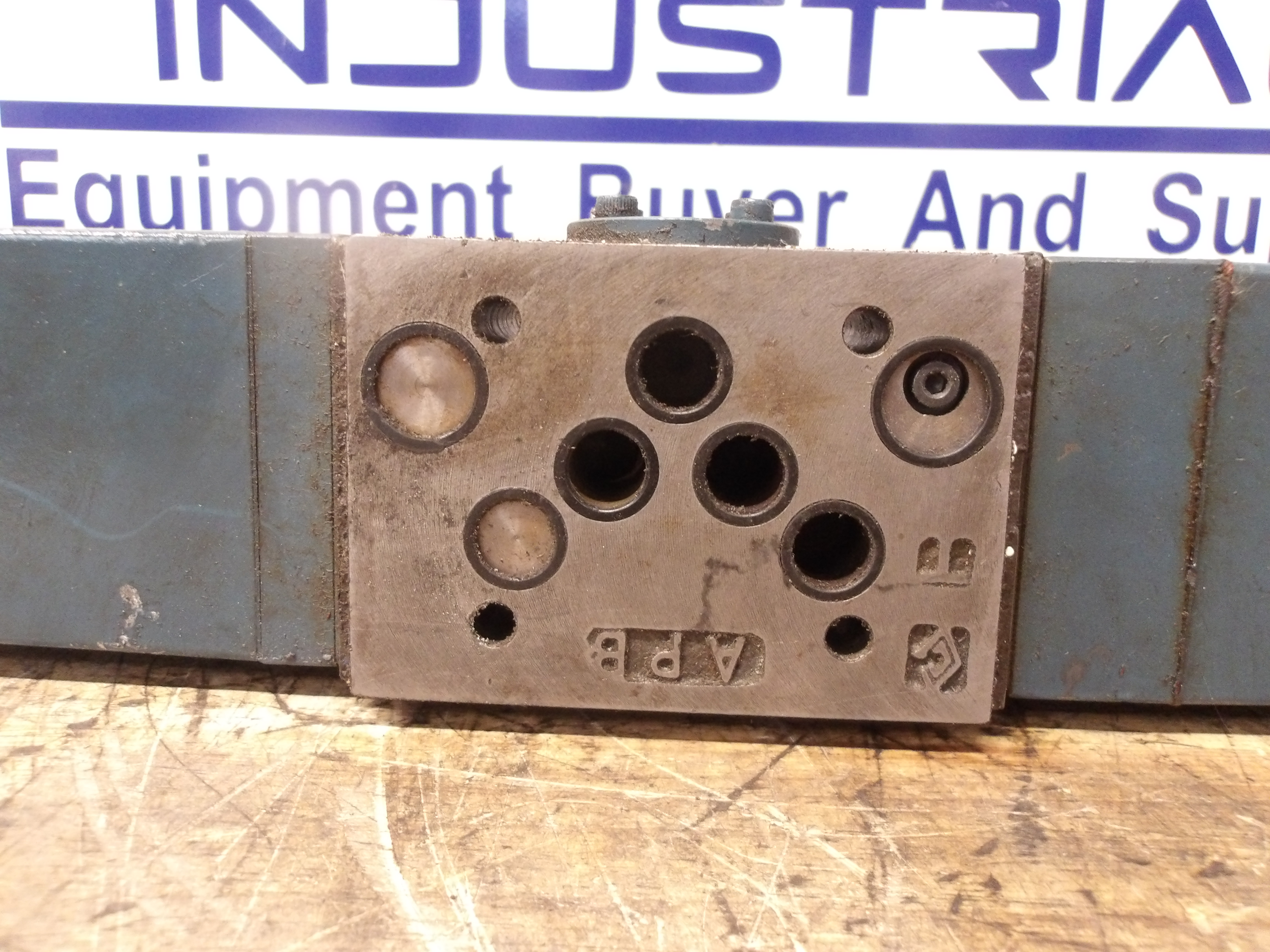 Used MOOG D651-401/P35DBM3AVFA SERVO PROPORTIONAL VALVE