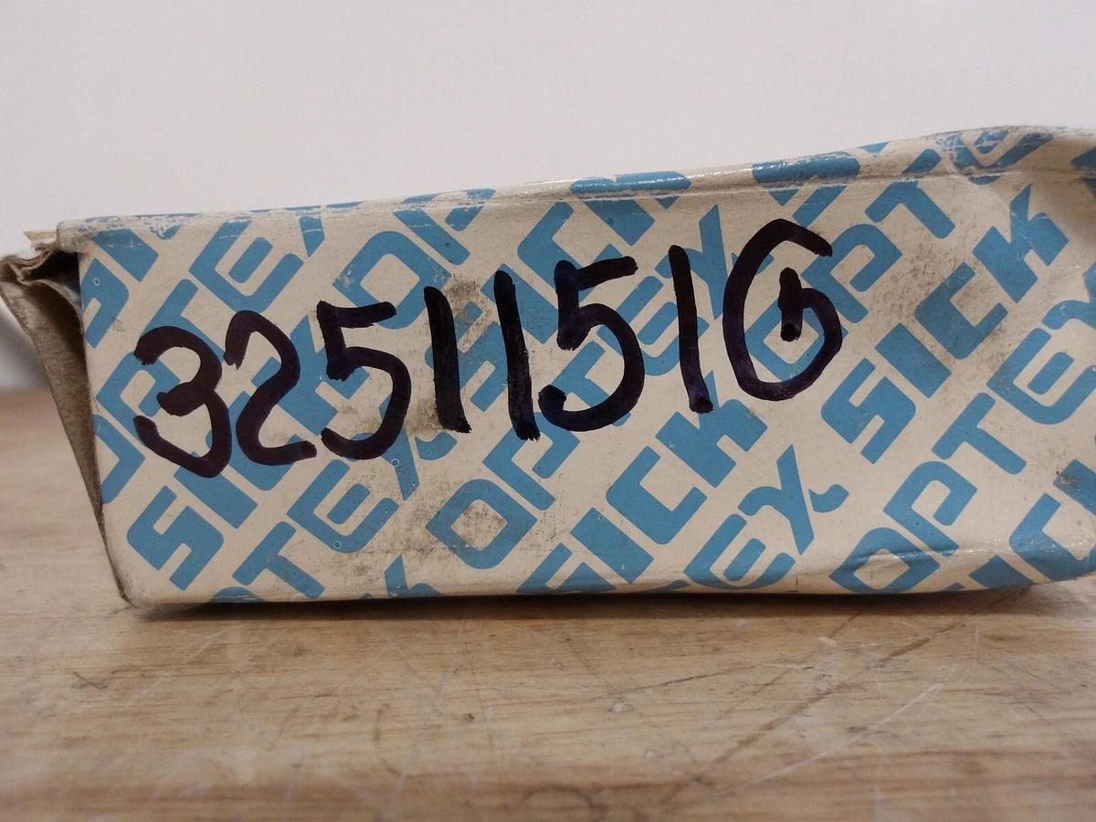 SICK VL180-P430 PHOTOELECTRIC SENSOR, #3251151G NIB