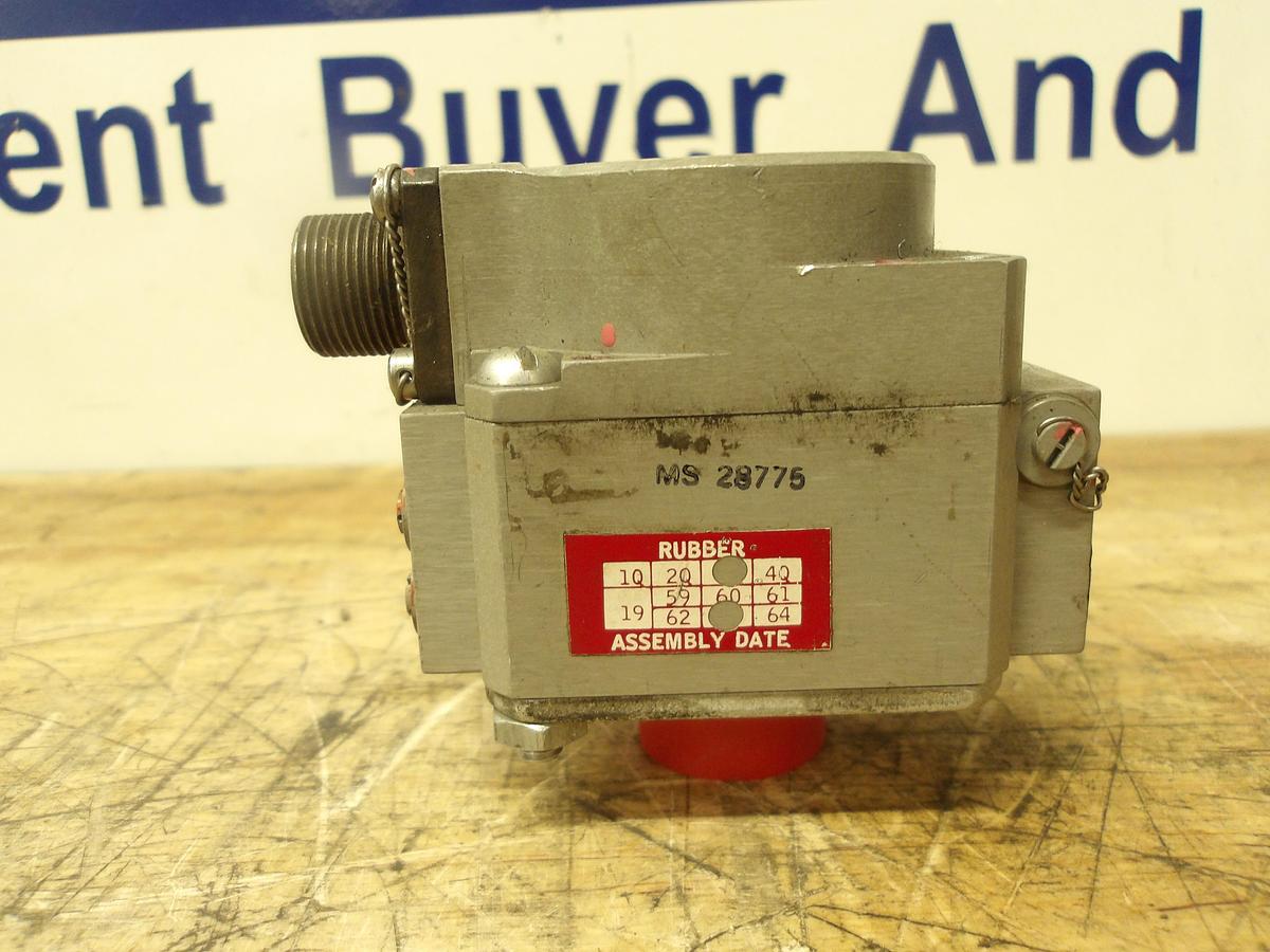 Used CADILLAC GAGE CO. FC26-397A SERVO VALVE, #91130G USED