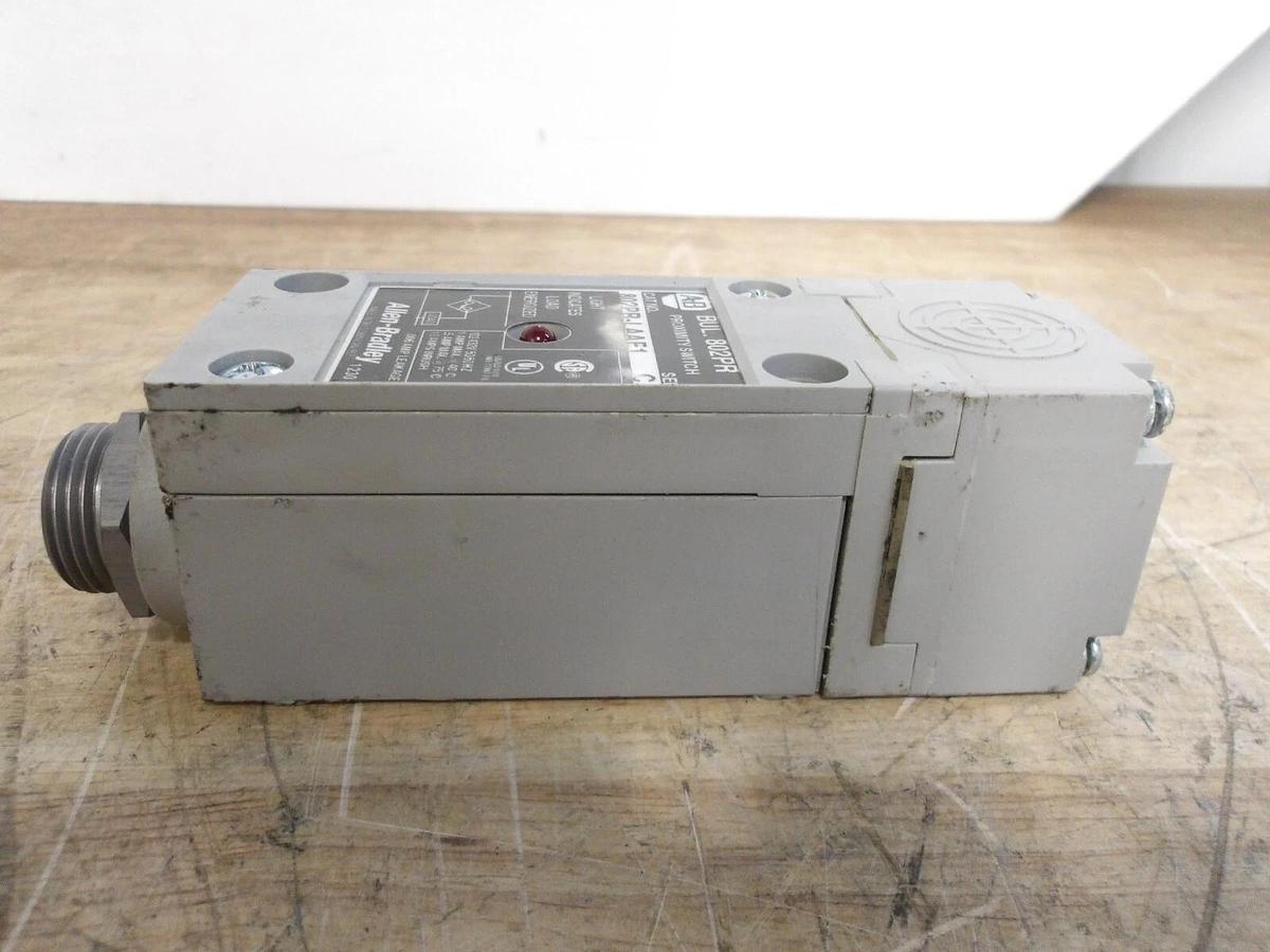 ALLEN BRADLEY 802PR-LAAE1 PROXIMITY SWITCH 102-132 V, #5301045G NIB