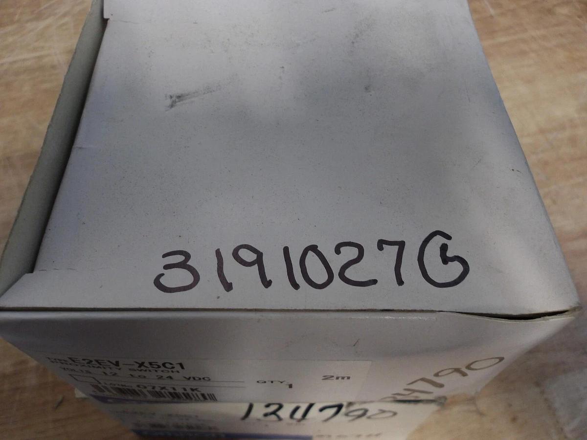 OMRON E2EV-X5C1 PROXIMITY SWITCH (LOT OF 2) #3191027G NIB