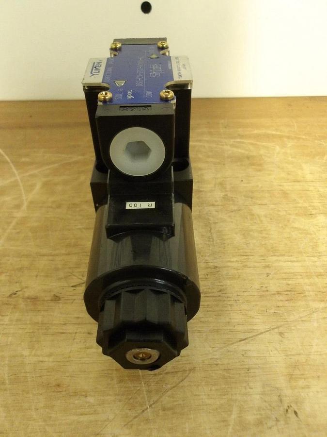 Used YUKEN DSG-01-2D2-R100-60 HYDRAULIC DIRECTIONAL VALVE, #331118G NEW
