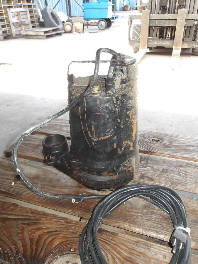 Used ABS 2" SUBMERSIBLE PUMP .5 HP, 118 GPM, #1111110G NEW (WEATHERED)