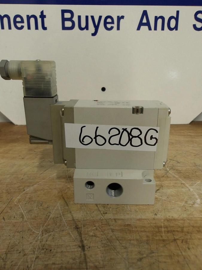 Used SMC VP744-5DZ1-03A PNEUMATIC SOLENOID VALVE, 24 VDC, #66208G NEW