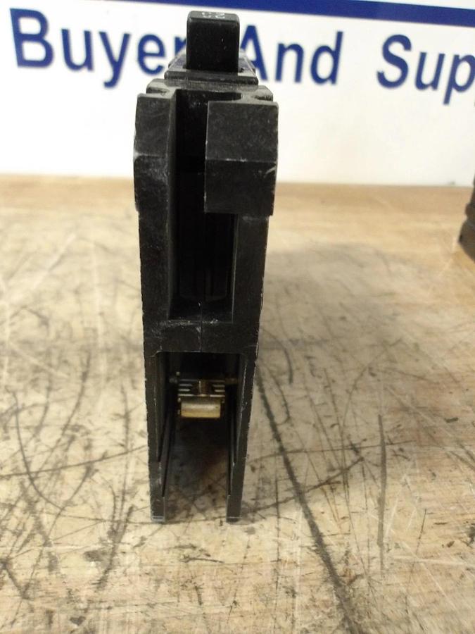 Used SIEMENS 25 AMP BREAKER 277/125 V (LOT OF 2) #77148G NEW