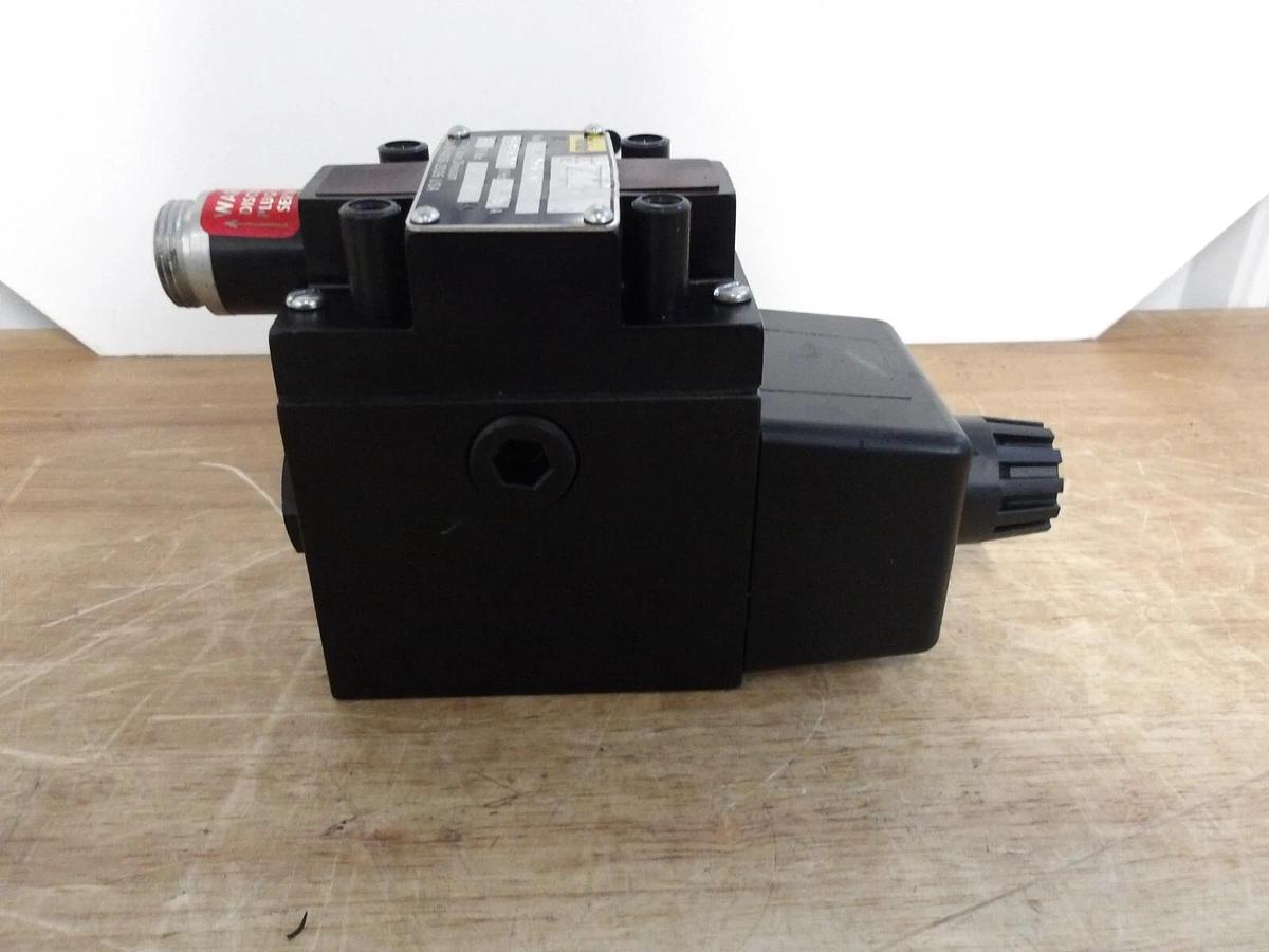 Used PARKER D3W1B56Y-14 HYDRAULIC SOLENOID CONTROL VALVE, #331125G NEW