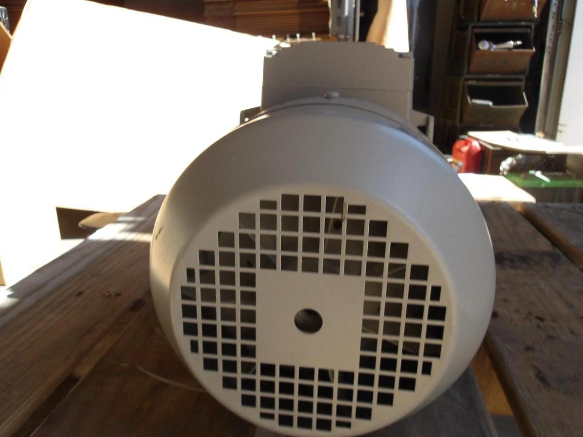 Used SIEMENS 3 KW / 1 HP MOTOR, 3510 RPM, 460 V, 31014200G NEW