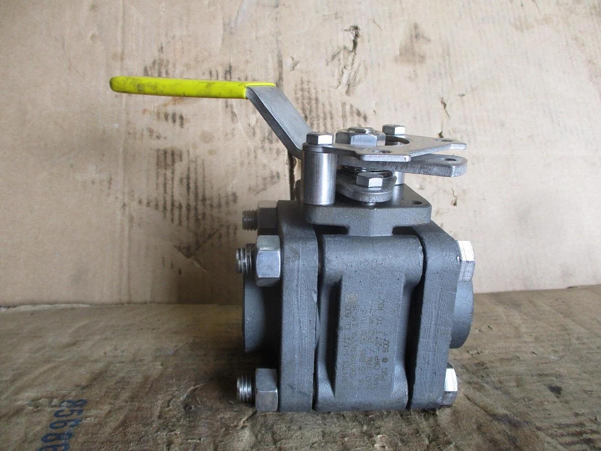 Used APOLLO 1-1/2" STEEL BALL VALVE, #751035J NEW