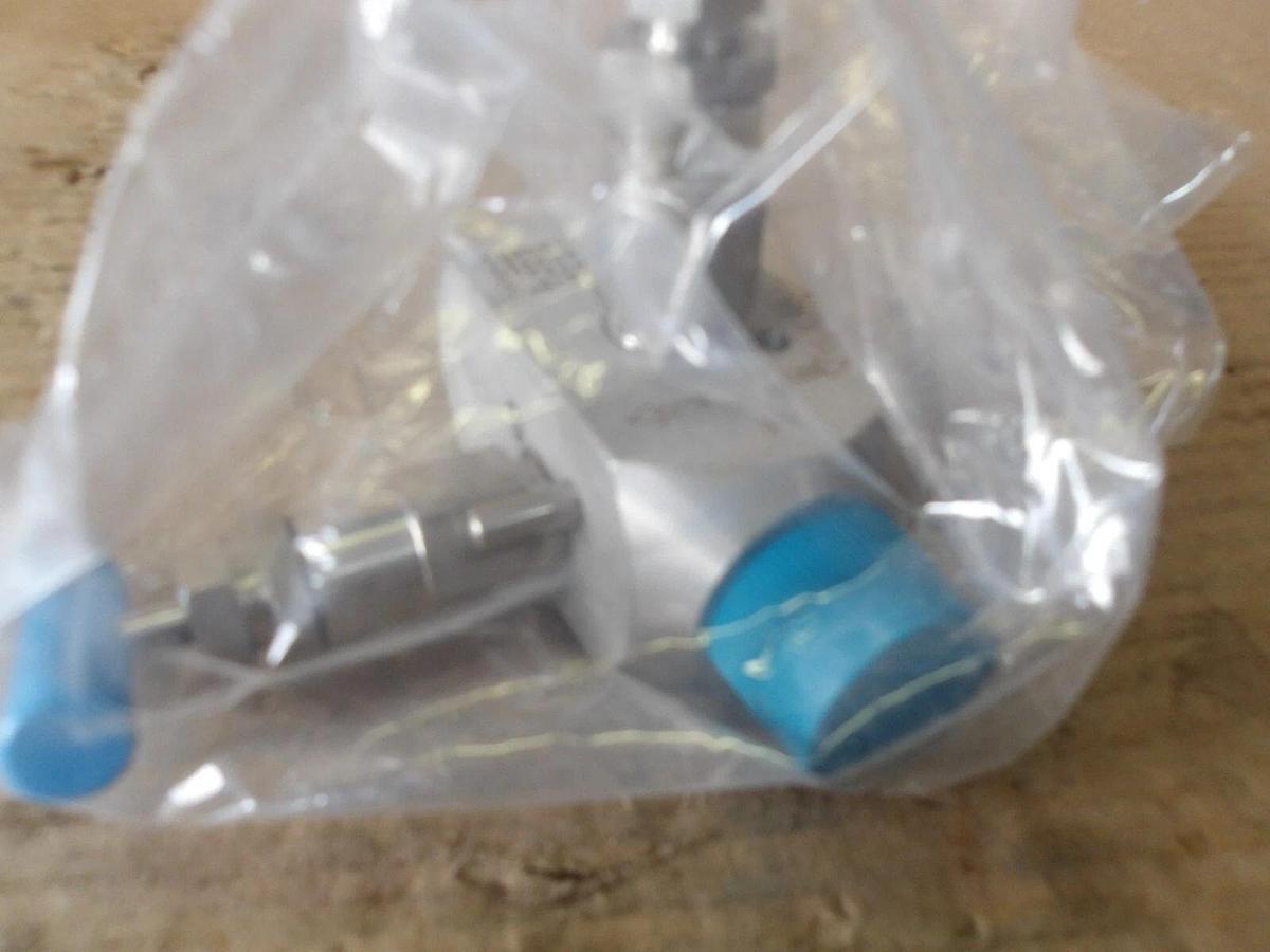 Used SWAGELOK SS-V3 MANIFOLD VALVE S/S, #87330G NEW