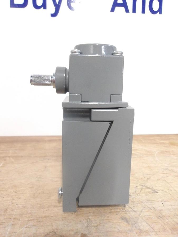 ALLEN BRADLEY 802T-AMPT LIMIT SWITCH, #428945G NIB