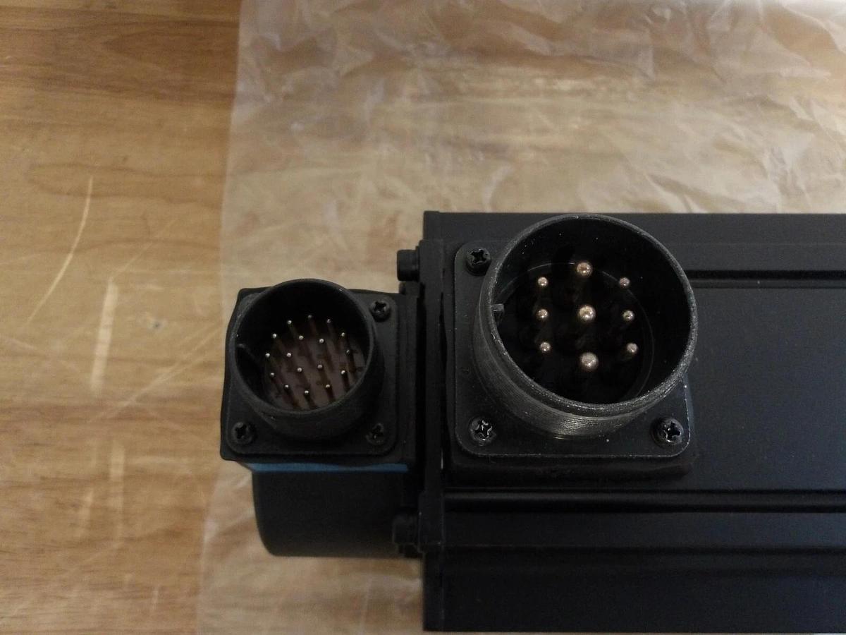 OMRON AC SERVO MOTOR R88M-G3K030T-BS2, #326250G NIB