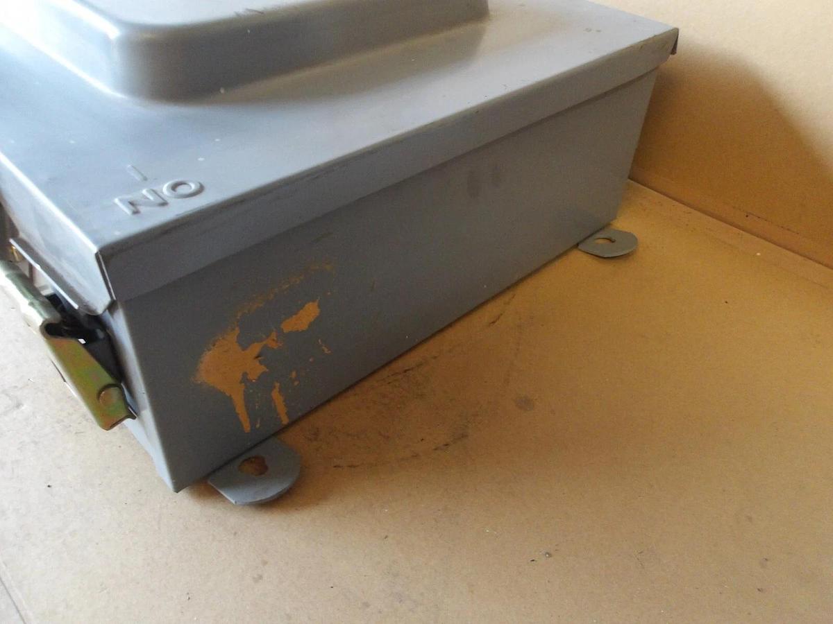 Used SQUARE D 30 AMP SAFETY SWITCH H461, #621944G NEW