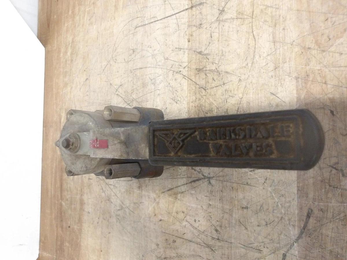 Used BARKDALE 3/8" VALVE 142P3H03-MC, #109100G NEW