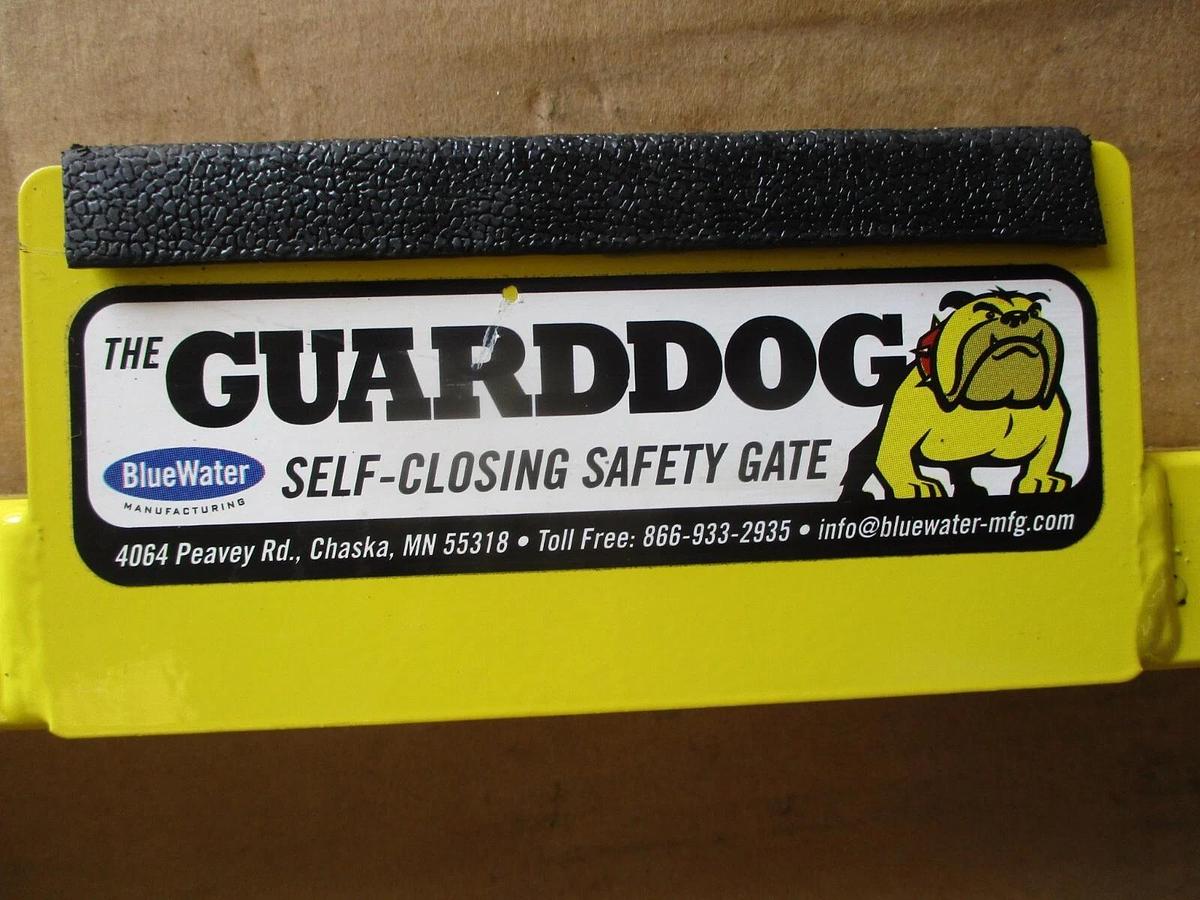 Used BLUE WATER 21" SELF-CLOSING SAFETY GATE / GUARDDOG, #426212J NEW