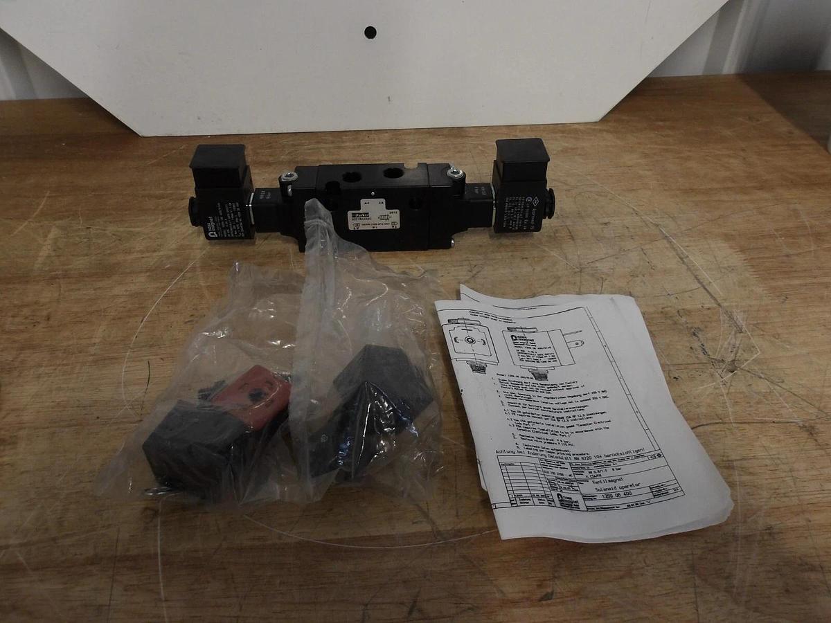 PARKER B521BAE49C PNEUMATIC SOLENOID VALVE 1/4", #521135G NIB