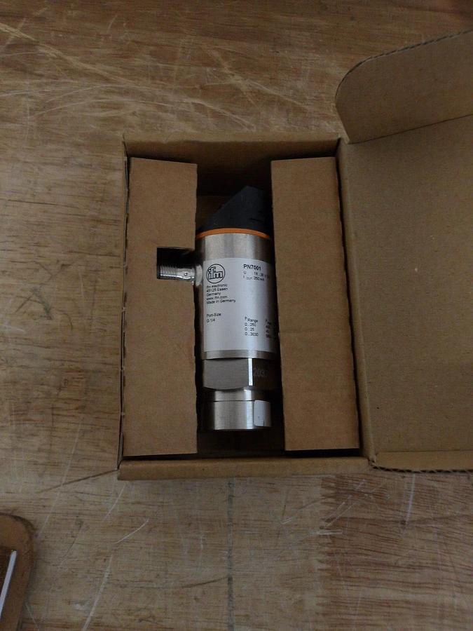 IFM PN7001 PRESSURE SENSOR SWITCH, #3211230G NIB