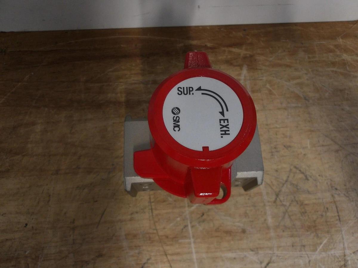 Used SMC VHS50-10-R SHUT OFF VALVE 1" X 1/2", #62900G NEW