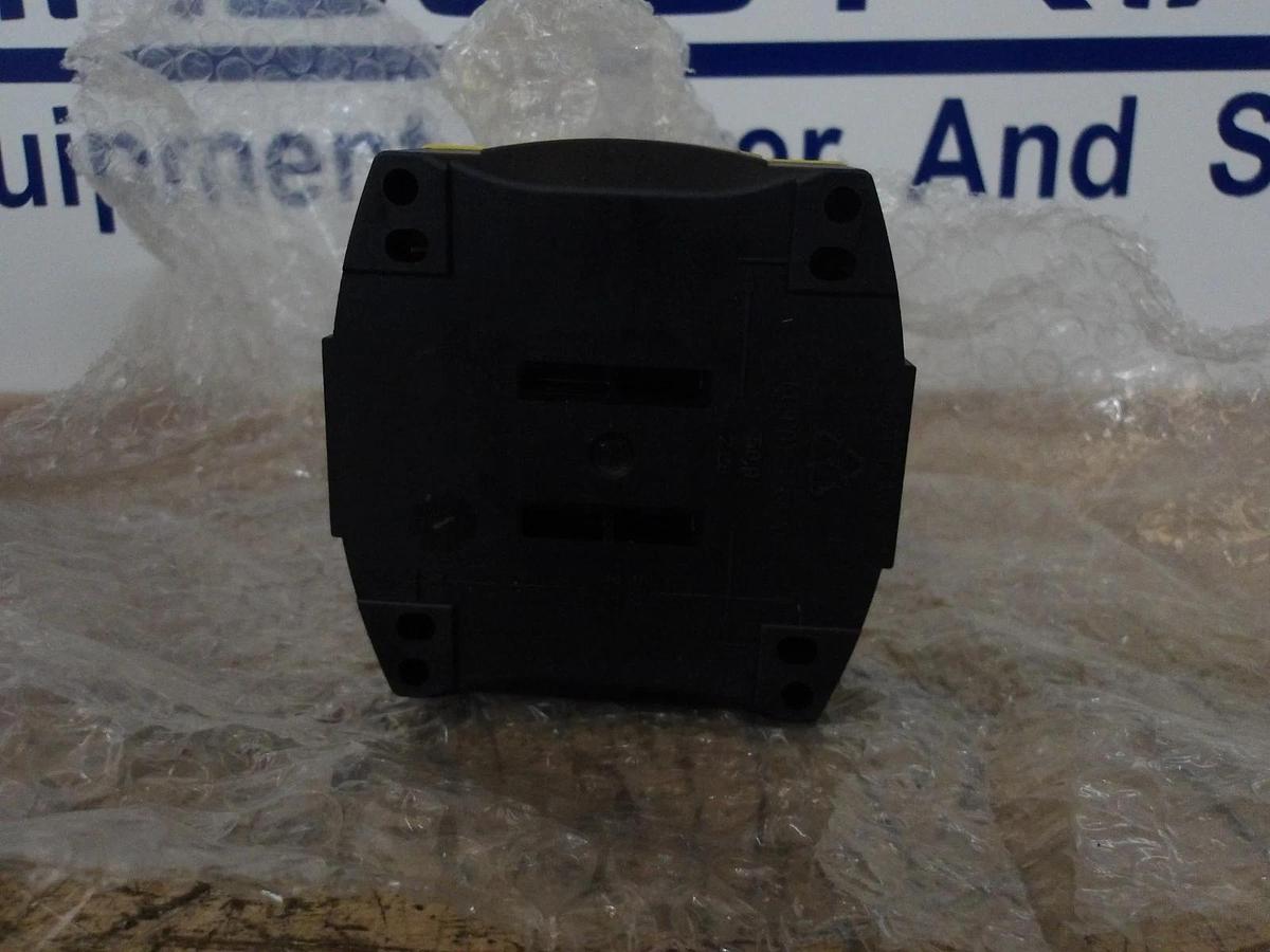 ALLEN BRADLEY 800F-1YP1 PUSH BUTTON, #32908G NIB