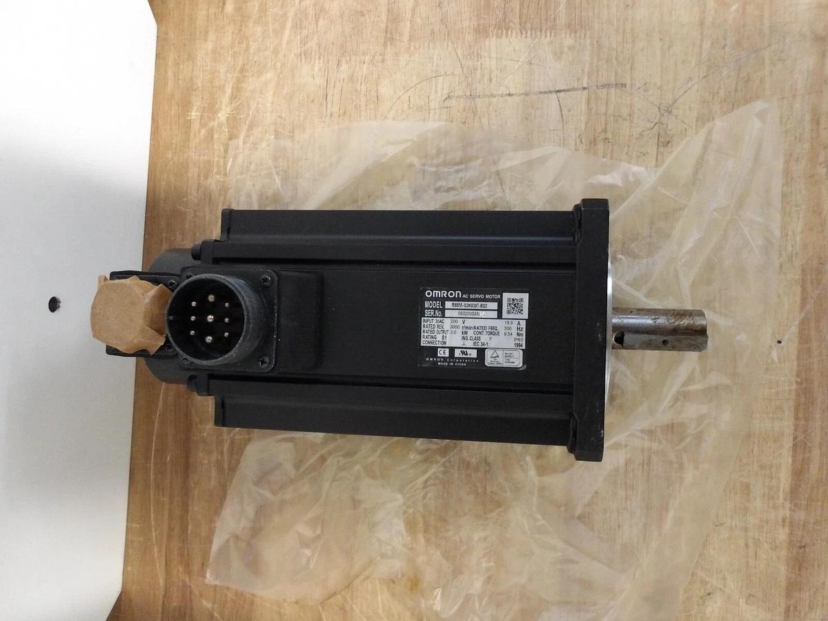 OMRON AC SERVO MOTOR R88M-G3K030T-BS2, #326250G NIB