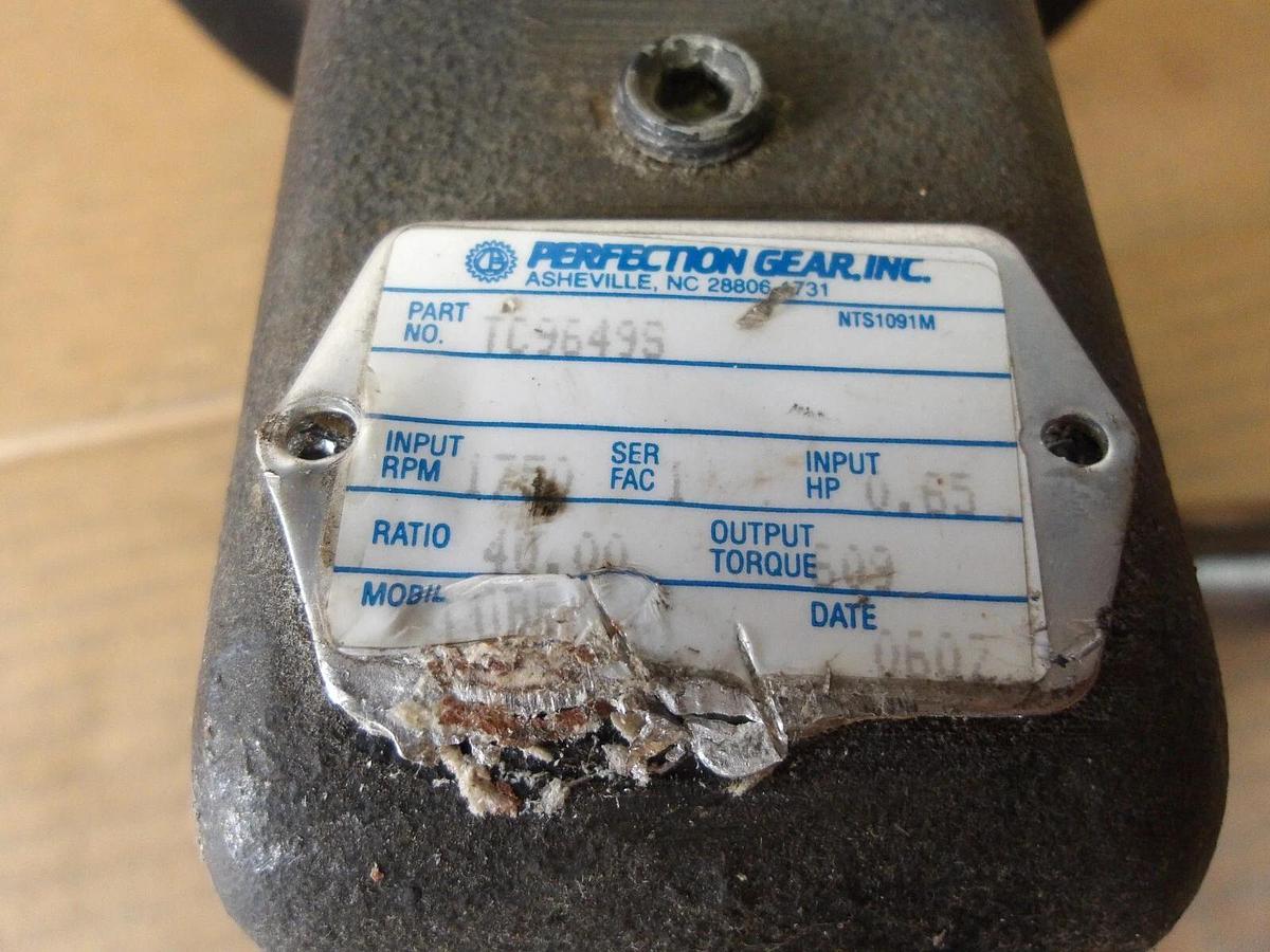 Used PERFECTION TC96498 SPEED REDUCER, RATIO 40:1, HP .65, #1141048G USED