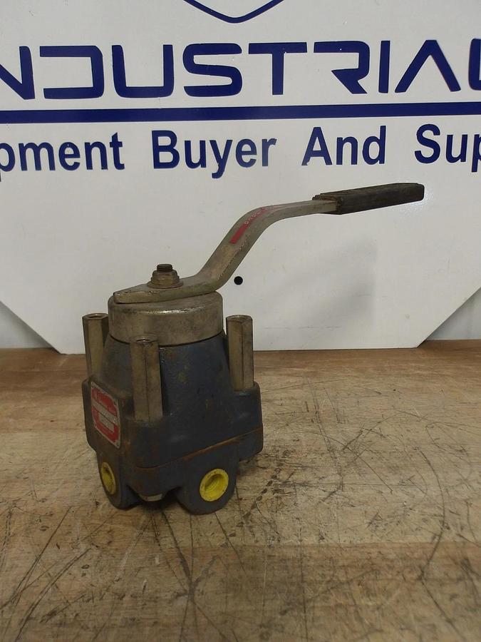 Used BARKDALE 3/8" VALVE 142P3H03-MC, #109100G NEW