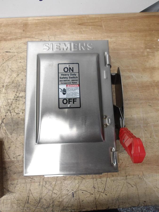 Used SIEMENS 30 AMP S/S SAFETY SWITCH 600/250 V, #716131G NEW
