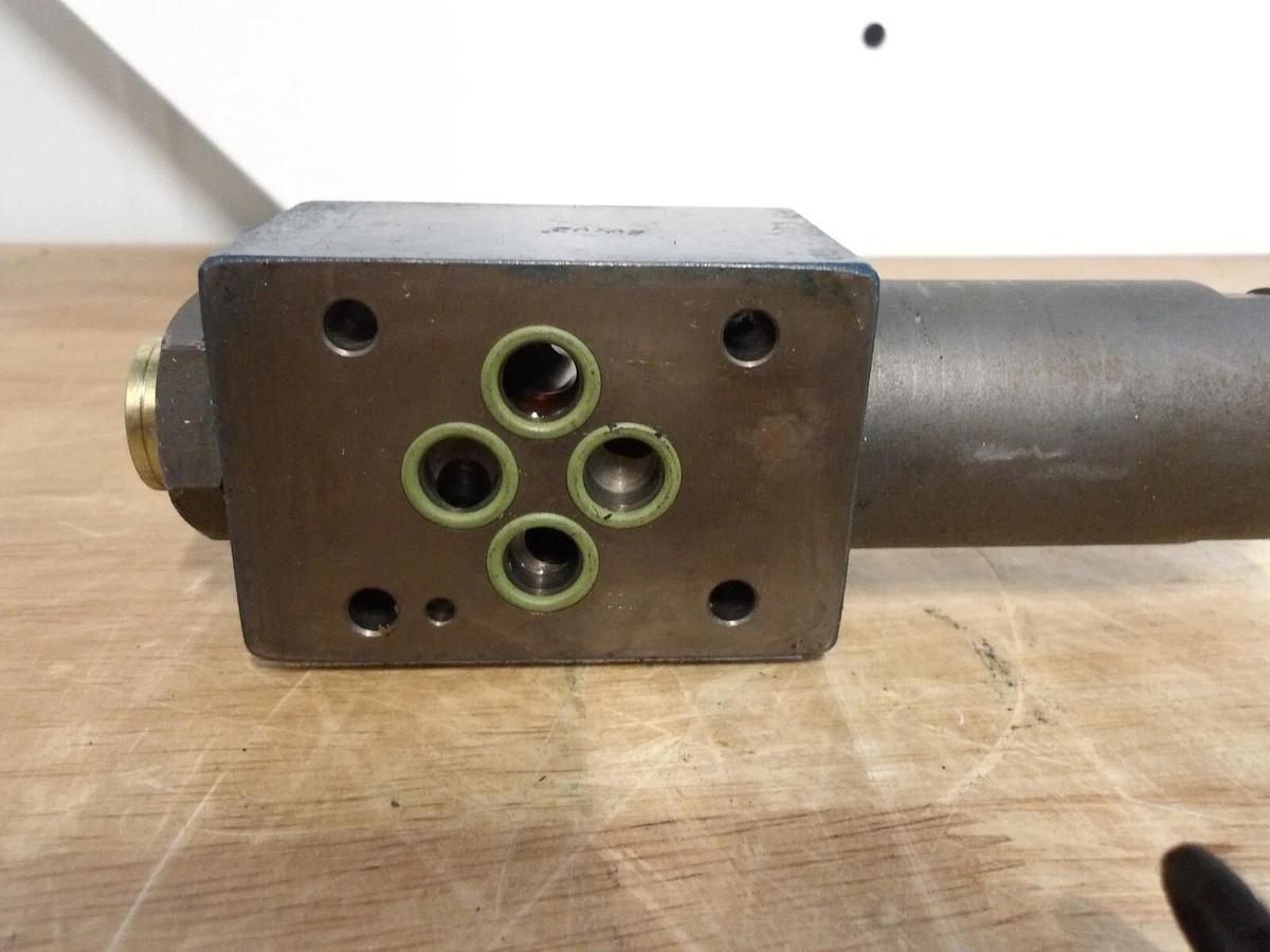 Used BOSCH 918 HYDRAULIC CONTROL VALVE 0611150233, #331020G NEW