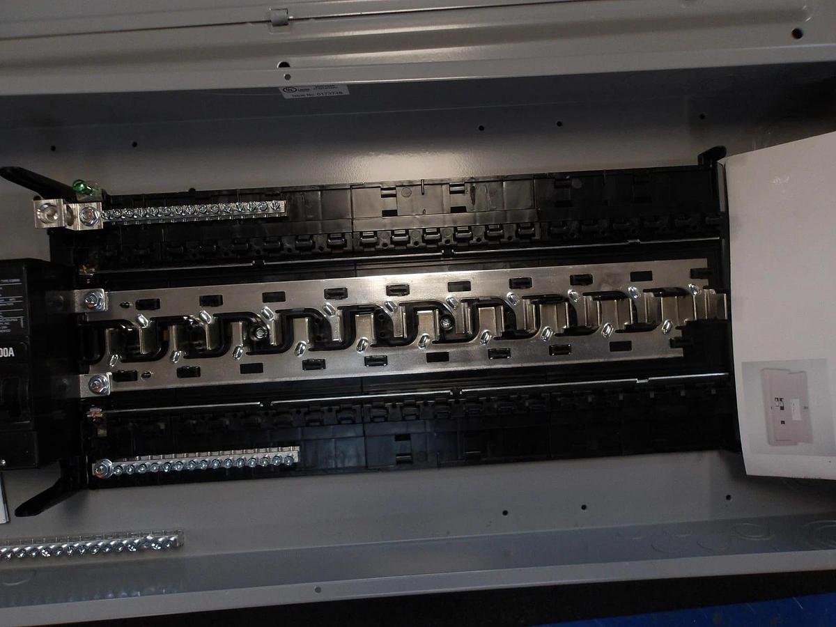 Used SIEMENS 200 AMP MAIN LOAD CENTER, 120/240 V, #612200G NEW