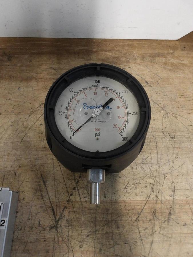 Used SWAGELOK PG1-115P-PG300-LAR3-1 PRESSURE GAUGE, #116945GJW NEW