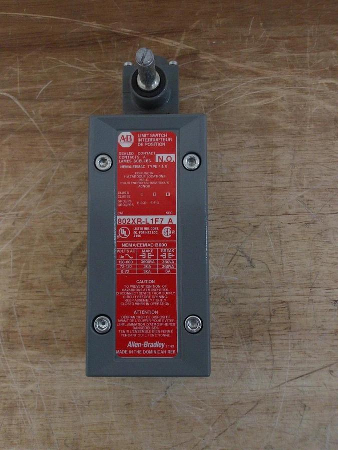 Used ALLEN BRADLEY 802XR-L1F7 A INTERRUPTEUR LIMIT SWITCH, #3201035G NEW