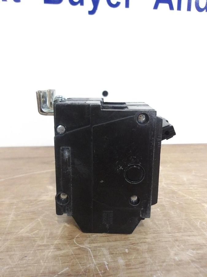 GE 30 AMP CIRCUIT BREAKER, 240 V, 3 P (BOX OF 5) #2171130G NIB